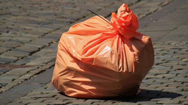 Encuentran bebé de un año en una bolsa de basura amarrado de pies y manos