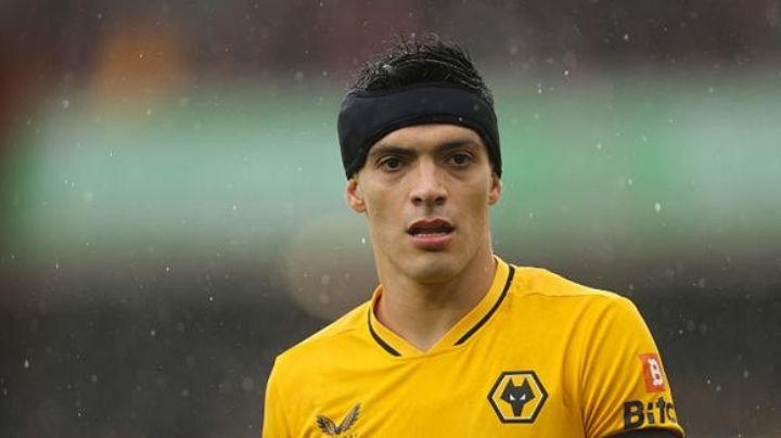 Raúl Jiménez se devalúa; así es su impactante caída en el valor del mercado a cuatro meses del Mundial