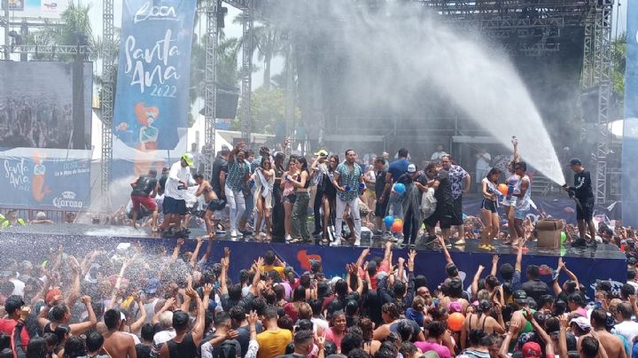 Sol, calor y agua, así fue el baño popular de Santa Ana en Boca