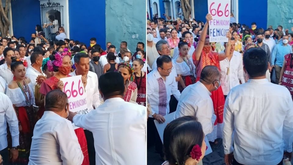 mientras se realizaba el desfile de delegaciones que participarán en la Guelaguetza, una mujer vestida de traje regional del Istmo de Tehuantepec logró tomarse una fotografía al lado del gobernador con un cartel en donde se lee “666 feminicidios”