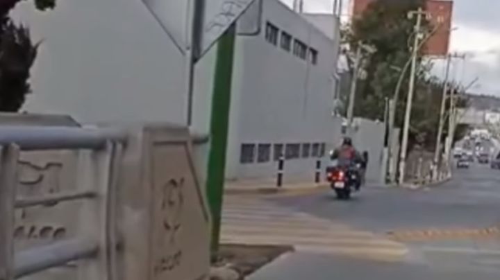 VIDEO | Estatales se ahorran un retorno y en sentido contrario van a su cuartel