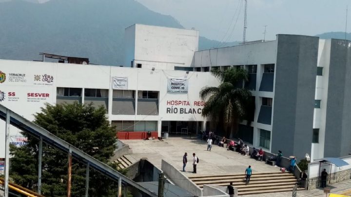 Se quejan por elevadores descompuestos en Hospital Río Blanco