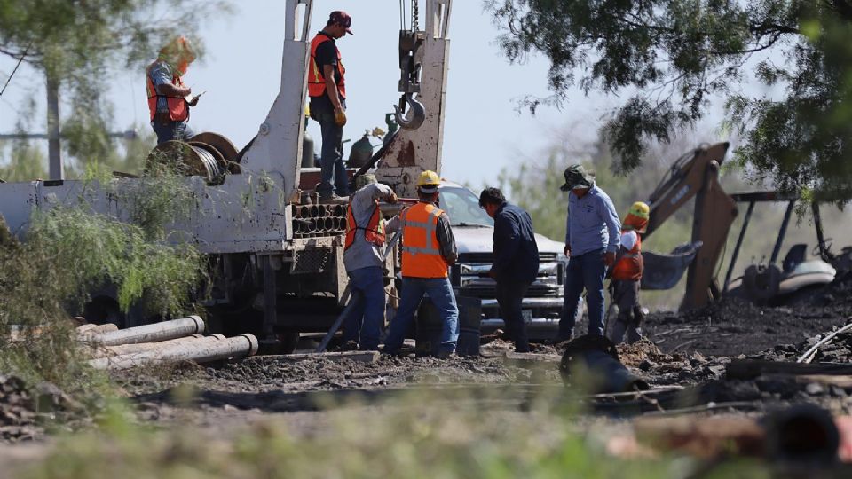 En Sabinas Coahuila, intentan ingresar a la mina donde están atrapados 10 trabajadores desde el pasado miércoles. Fotos: EFE