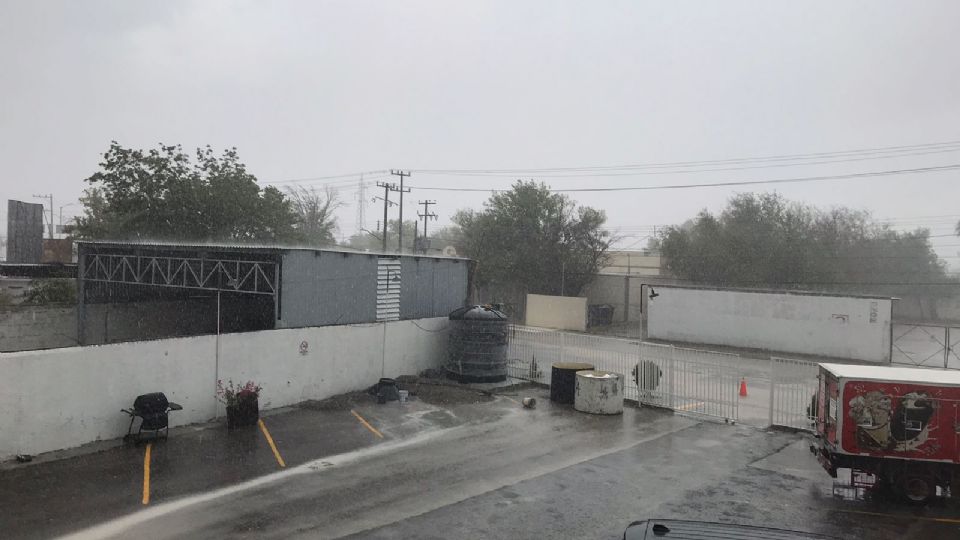 La lluvia se hizo presente en Sabinas, Coahuila, luego de varios días de reportar temperaturas por arriba de los 40 grados centígrados