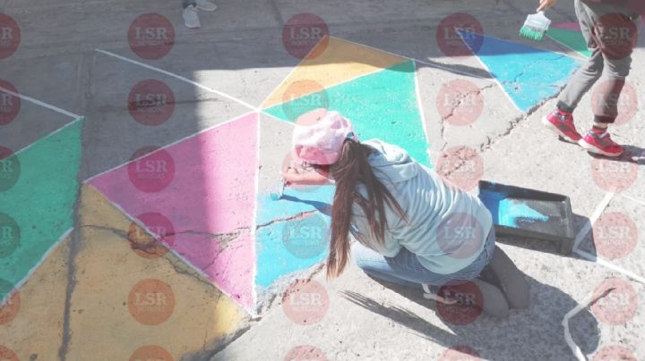 Niños  y niñas participan en intervención urbana en El Arbolito