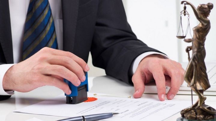 Entrega gobierno de Hidalgo seis patentes de notarías