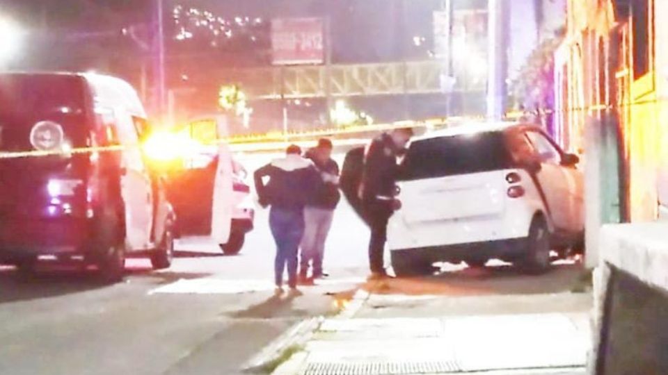 Las victimas viajaban dentro de un vehículo tipo Smart blanco, sin placas.