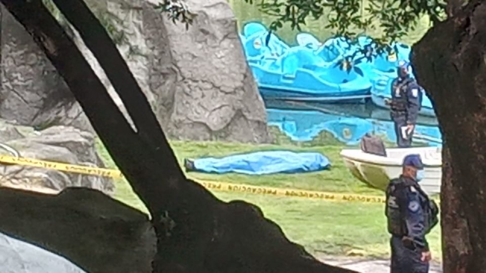 El cadáver de un hombre fue encontrado en el Lago de Chapultepec.