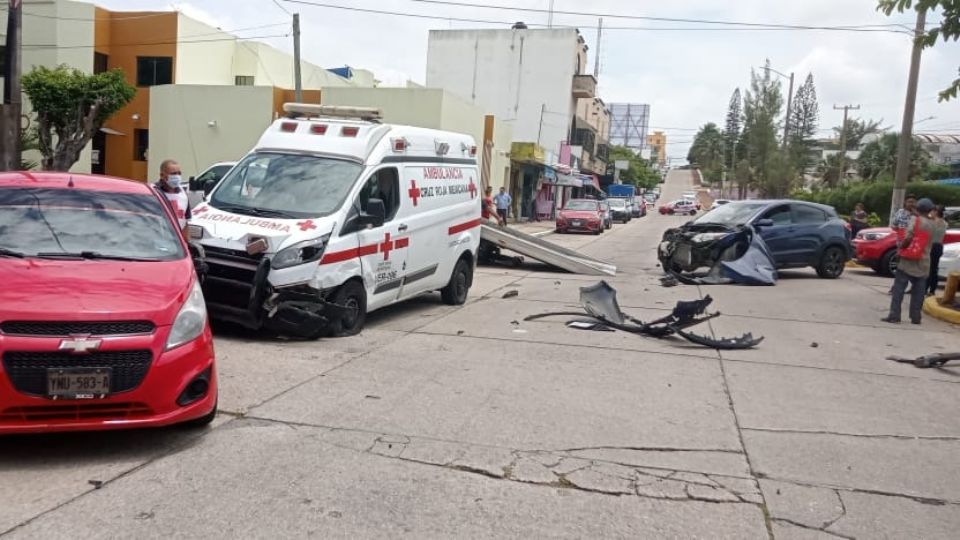 Del impacto chocó contra otro automóvil en Coatzacoalcos.