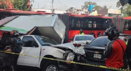 VIDEO: Choque múltiple contra el Metrobús en Buenavista deja cinco lesionados