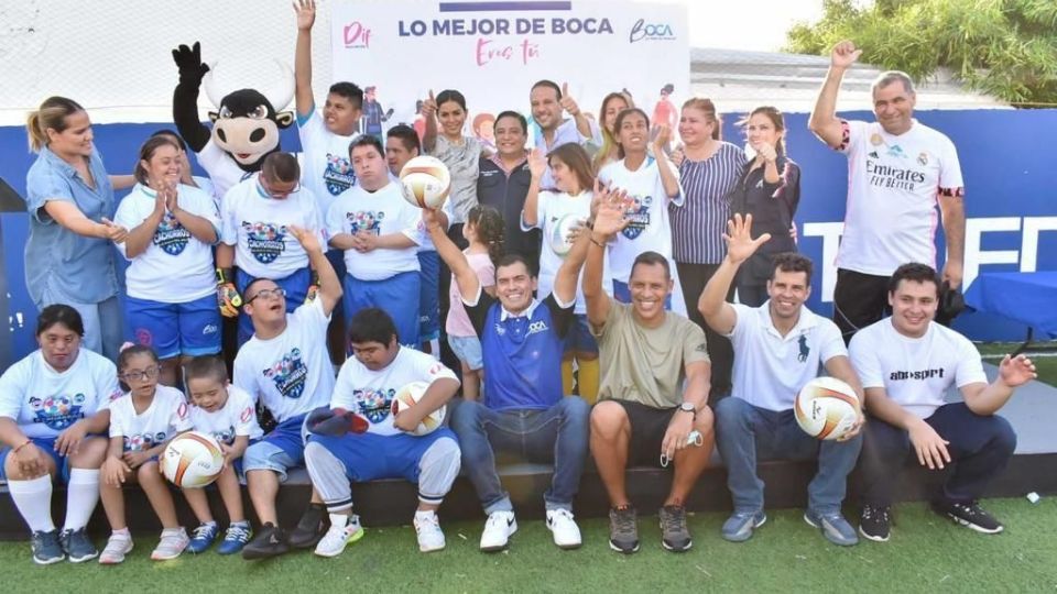 Durante la entrega de uniformes