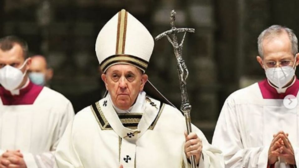 El papa Francisco 'degrada' en su escrito al prelado del Opus Dei; .a partir del 4 de agosto no podrá ser obispo, ni portar los ropajes ni el anillo episcopal