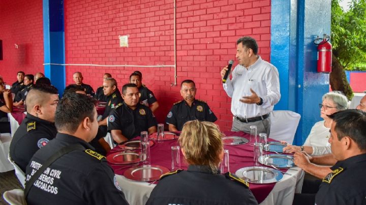 Reconoce Amado Cruz importancia de los bomberos de Coatzacoalcos