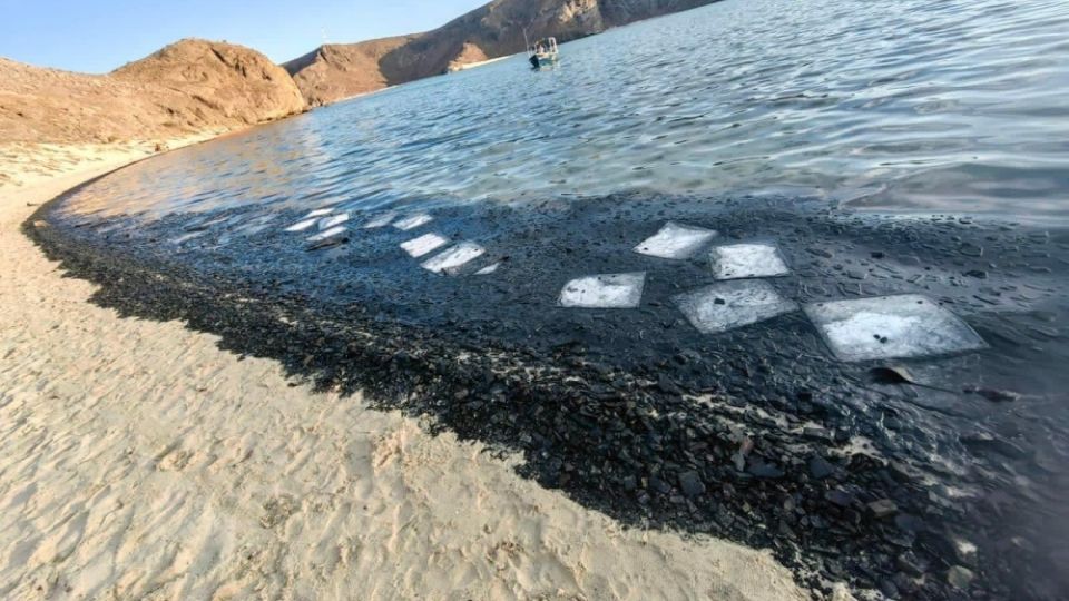 Así quedó la playa más hermosa de México tras el incendio de un yate; está contaminada, principalmente por diésel y hollín