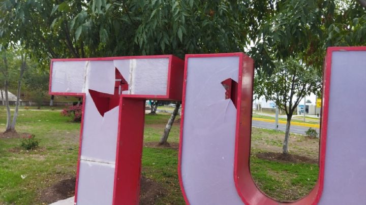 FOTOS | Ya les gustó, por sexta vez vandalizan letras ornamentales de Tulancingo