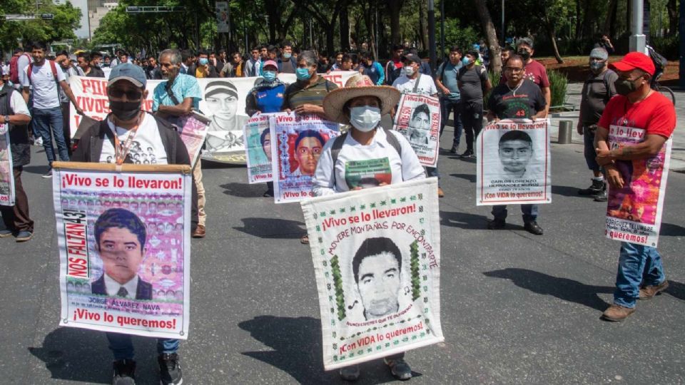 Los padres de los 43 normalistas desaparecidos realizarán este viernes 26 de agosto una marcha para expresar sus inconformidades