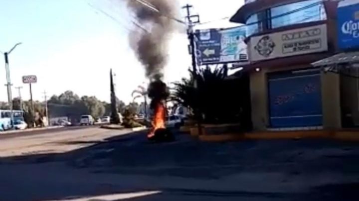 Por muerte de compañero, manifestantes queman llantas cerca de la México-Pachuca