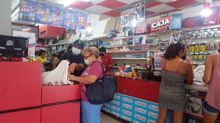 ¡Compras de pánico! Se acaban libretas en papelerías de Veracruz