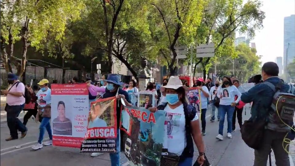 Familiares de desaparecidos salieron a las calles de la Ciudad de México para exigir justicia.