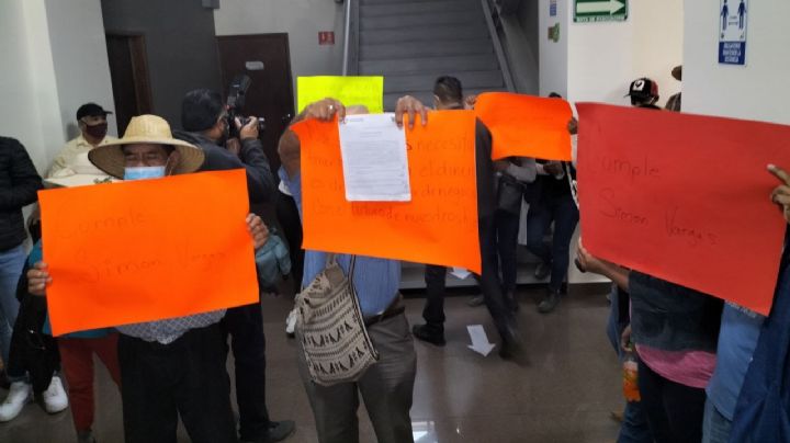 Manifestantes liberan Congreso local; Vargas se compromete a atender peticiones de obras