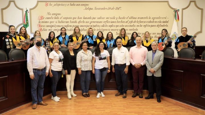 Ricardo Ahued recibe a las tunas femeniles de Almería y Valencia