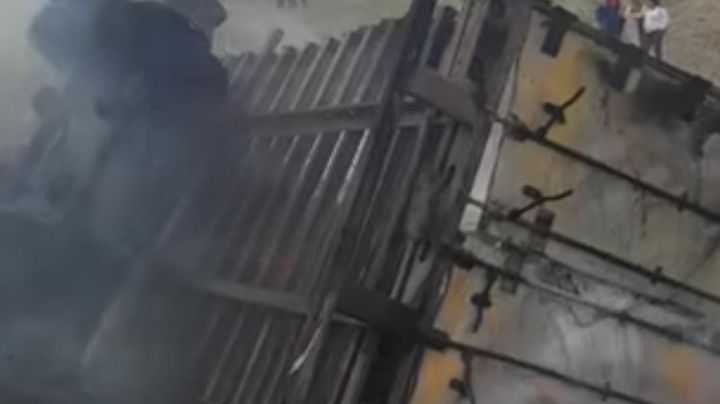 VIDEO | Tráiler vuelca y explota en el Arco Norte, cerca de Villa de Tezontepec