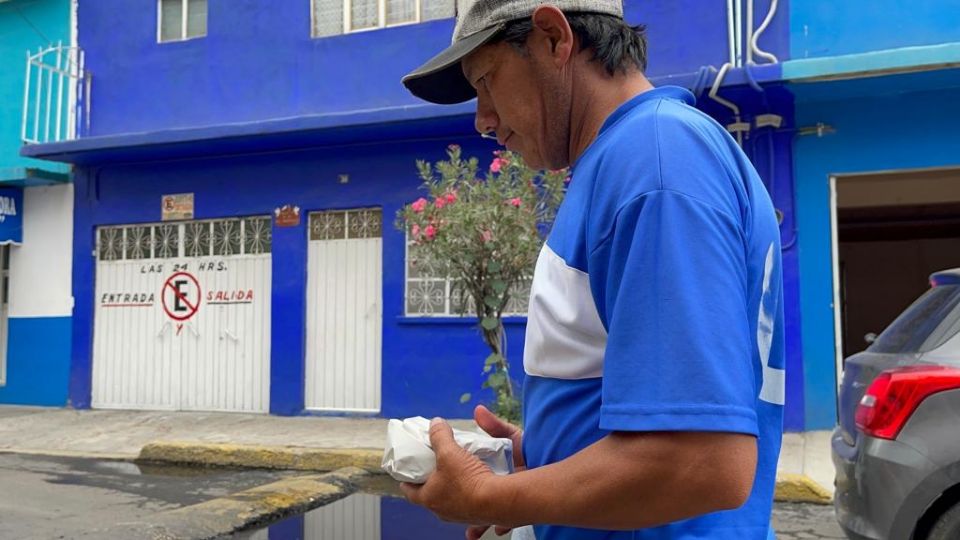 A pesar de que Francisco Anieva y su esposa trabajan para sacar adelante a su familia, ya no les alcanza para comprar un kilo de tortillas.