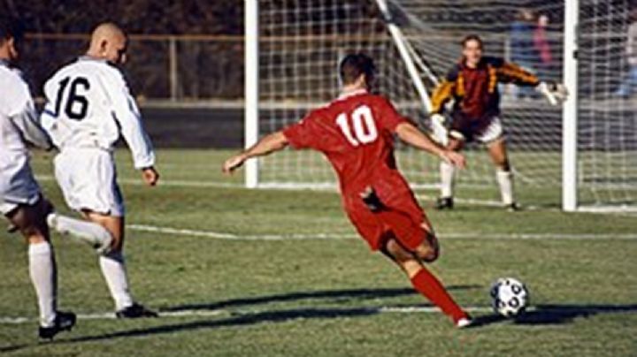 Le hizo creer a su novia que era futbolista profesional y la estafó con 155 mil pesos