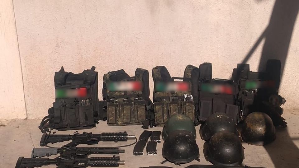 Cuatro armas largas y un rifle de diábolos, entre lo asegurado a a seis presuntos secuestradores en Irapuato.