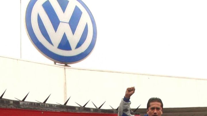 Rechazan, otra vez, aumento salarial de 11% en Volkswagen; se asoma la huelga