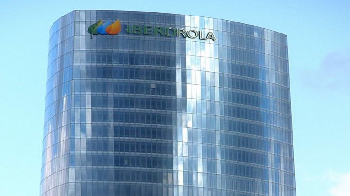 Con el dólar más caro, México coloca deuda millonaria para adquirir plantas de Iberdrola
