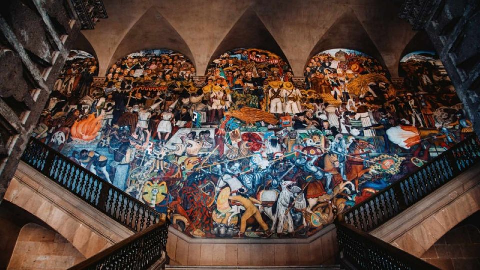 Mural ubicado en las escaleras principales del Palacio Nacional