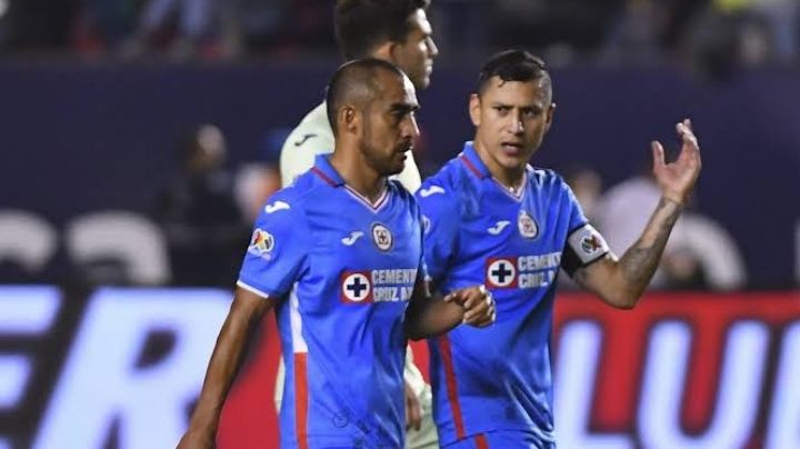 Cata y Baca relegados a la banca de Cruz Azul; la afición festeja con memes