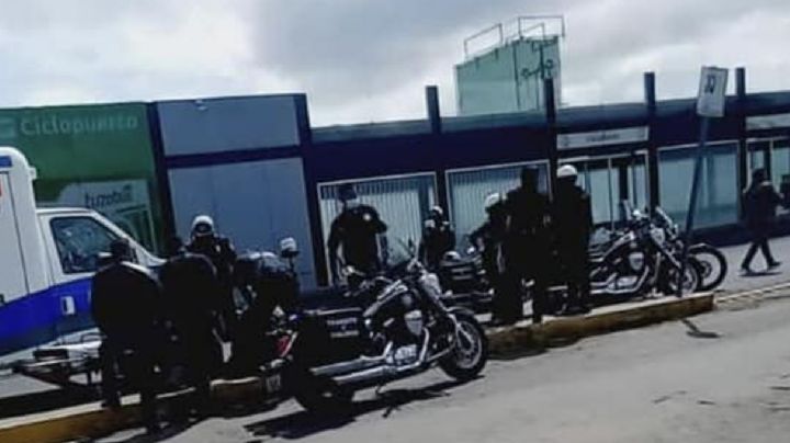 VIDEO | Tráiler embiste a motopatrullero en Pachuca
