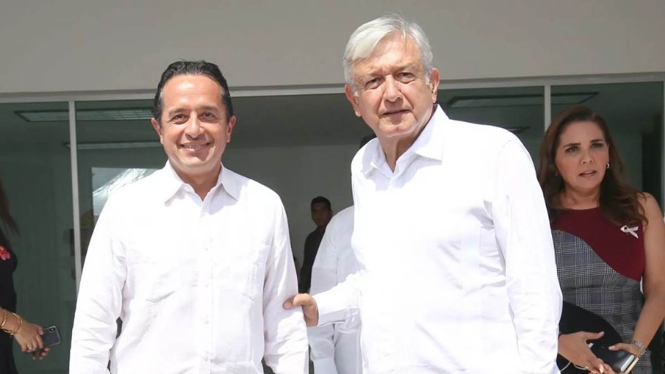 El gobernador de Quintana Roo, Carlos Joaquín González, junto al presidente López Obrador