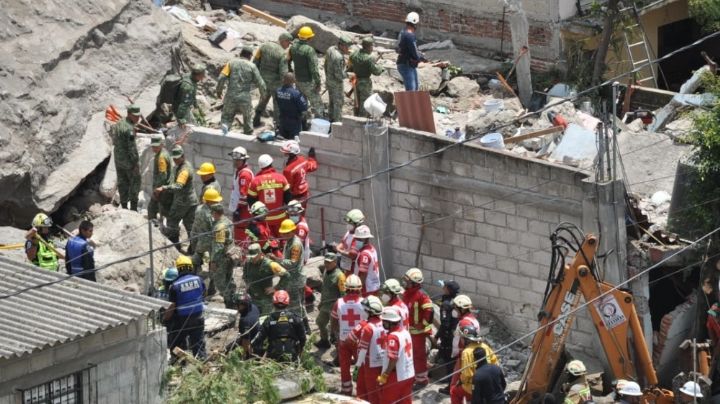 VIDEO: Cerro se desgaja en Cuernavaca y sepulta dos casas; mueren 3