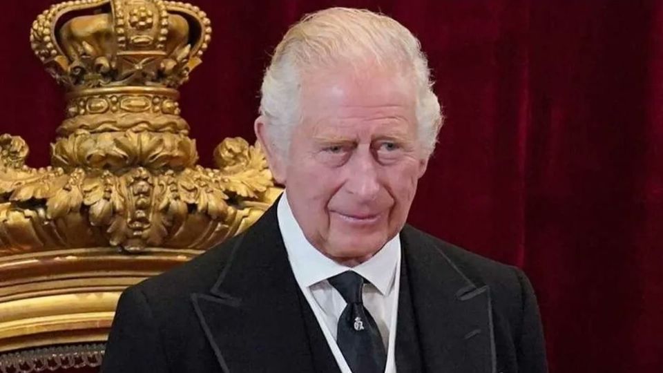 Carlos III fue coronado rey de Reino Unido a los 73 años esto tras la muerte de la reina Isabel II