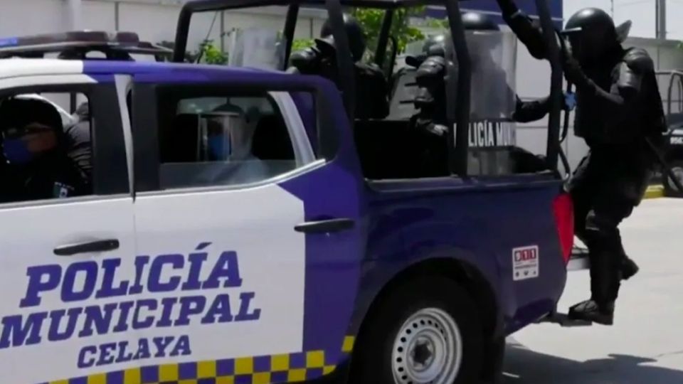 Policías de Celaya, durante una persecución y un intercambio de balazos lograron rescatar a dos personas que habían sido privadas de su libertad.