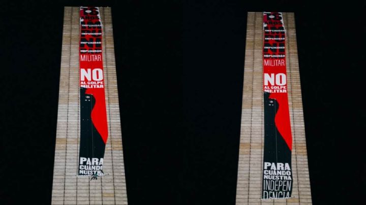 Despliegan manta monumental en Estela de Luz vs la militarización