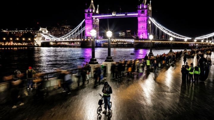 Acampan en Londres para despedir a la reina Isabel II