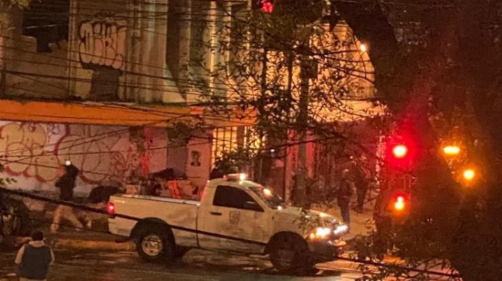 VIDEO: Mujer prensada en un auto y un incendio, los accidentes de este lunes en CDMX