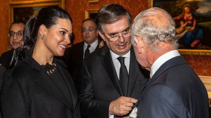 Ebrard busca traer al rey Carlos III a México