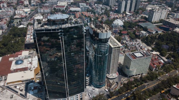 Inauguran el centro comercial Mítikah; protestan contra el megaproyecto