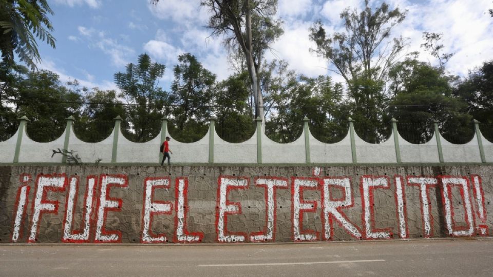 La defensa de 4 militares señalados por el caso Ayotzinapa dicen que valoran proceder legalmente contra Alejandro Encinas