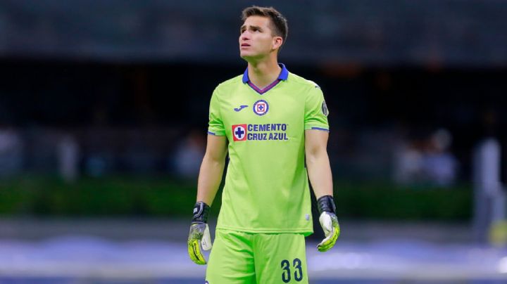 Sebastián Jurado celebra cumpleaños en el olvido en el Cruz Azul; afición se burla