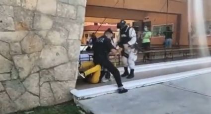 VIDEO: Policías estatal y de la GN golpean y someten a periodista en Cozumel