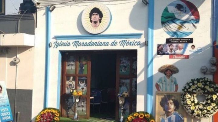 ¡D10S mío!: Jaziel y Héctor se casan en iglesia de Maradona en Puebla