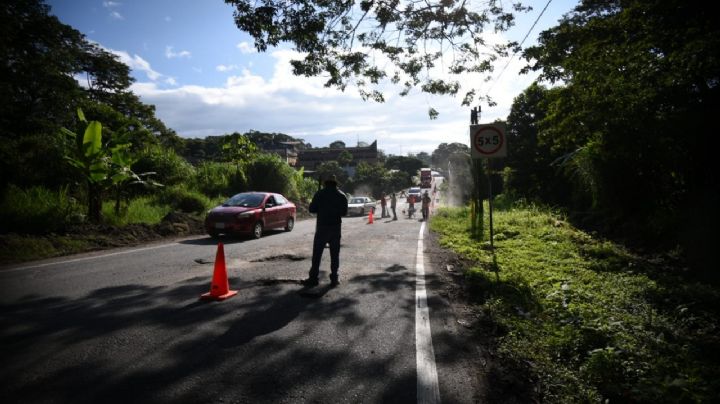 "Puente del diablo" con riesgo de colapso; piden construir vía alterna