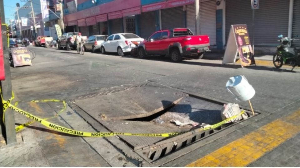 Desde hace un mes, en la calle Polar, casi esquina con Hilario Medina de la Zona Piel, está un registro de la CFE a punto de abrirse.