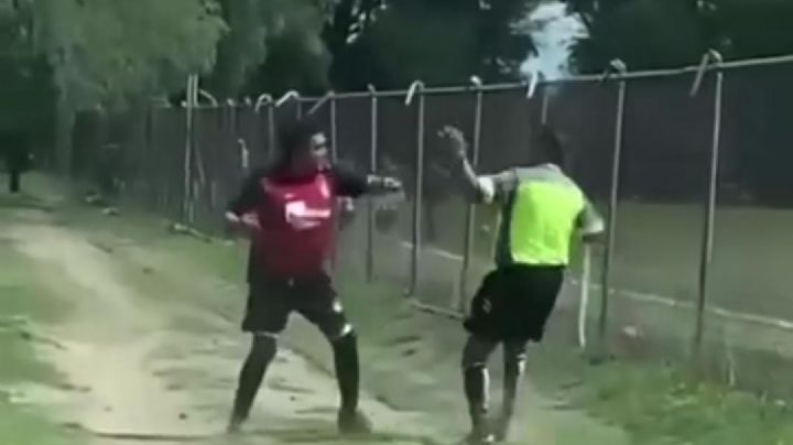 VIDEO | A golpes, le reclaman a árbitro durante “cascarita” en Huichapan